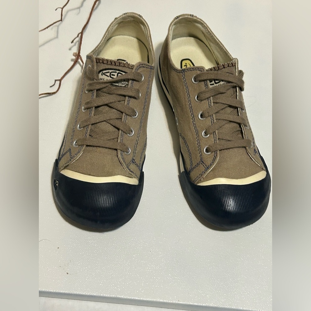 Keen Kids Tan and Black Sneakers